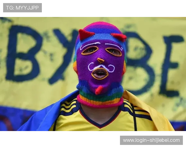 专业指导世界杯球迷脸彩的正确涂抹方法与持久保持技巧让你全天无忧尽情欢呼